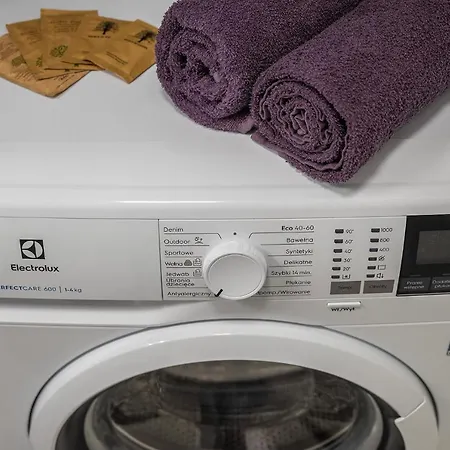 Apartman Batorego 16 Orange Prywatne Mieszkanie 300m Od Metro Pole Mokotowskie I Sgh Samodzielne Zameldowanie! Self Check-in System!